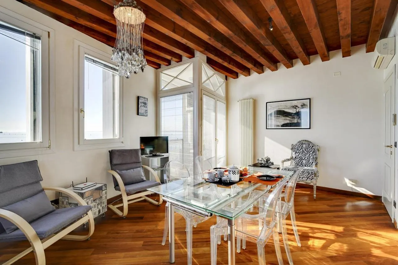 Wonderful View Over Venetian Lagoon Apartment